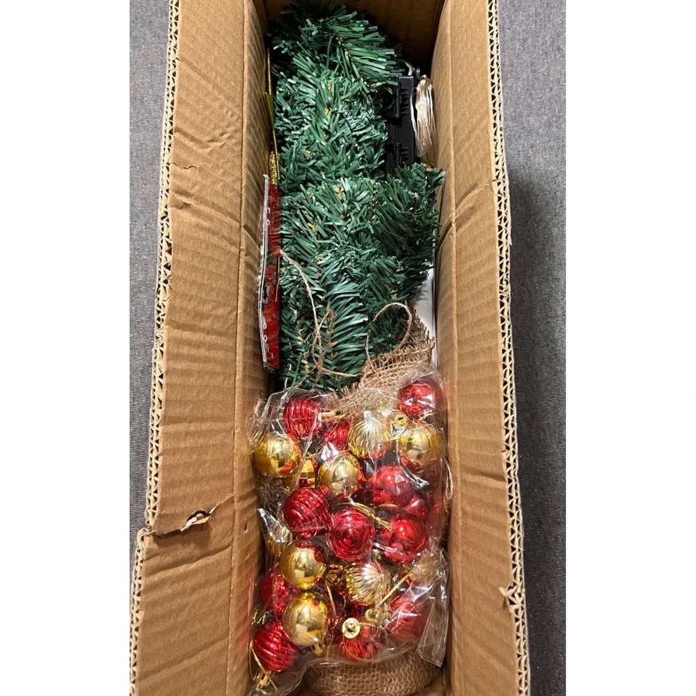 Senjie 23 Inch Green Artificial Christmas Tree with Ornaments and Star Topper‎